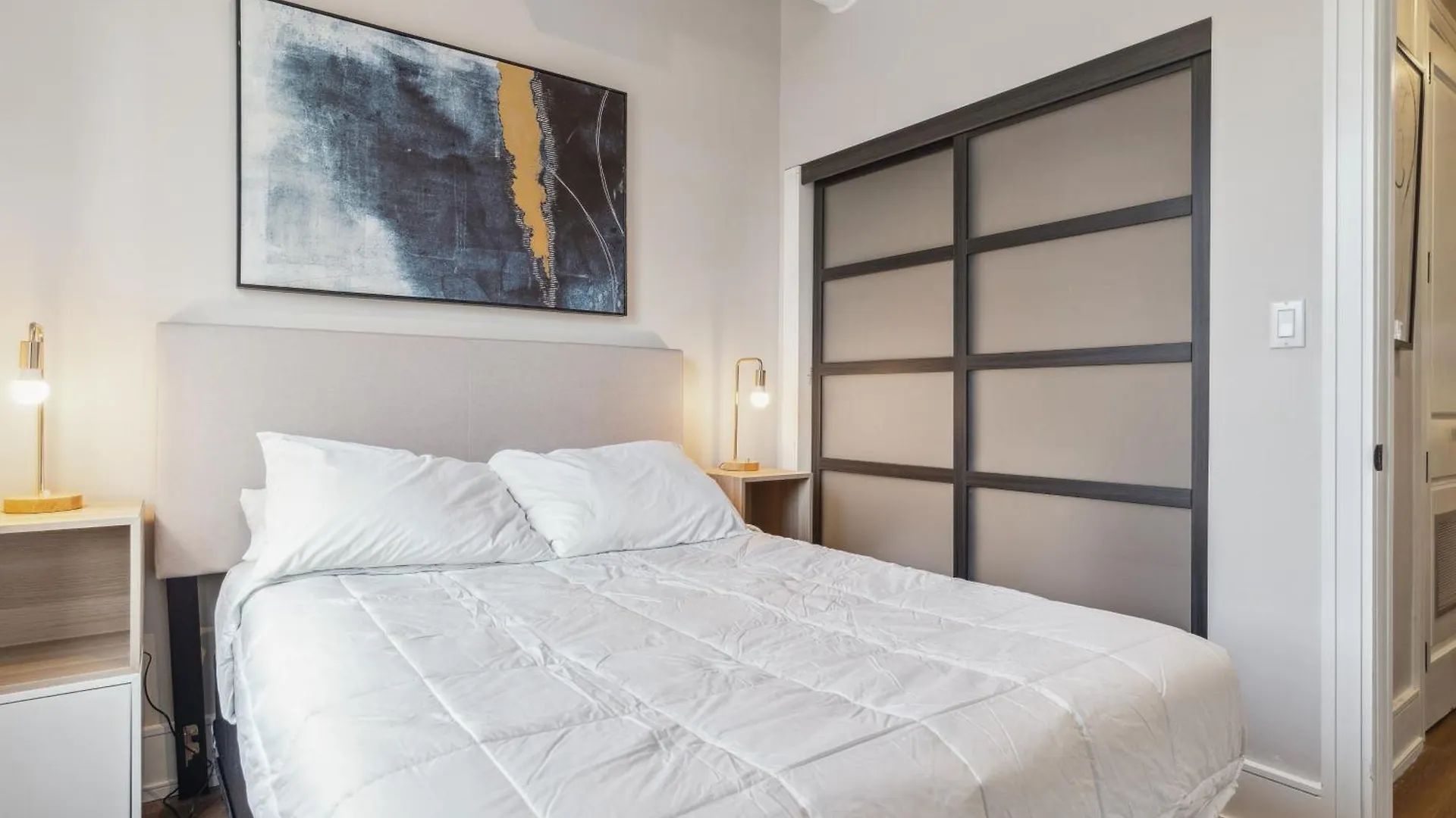 Hotel The Queen'S Griffen Toronto